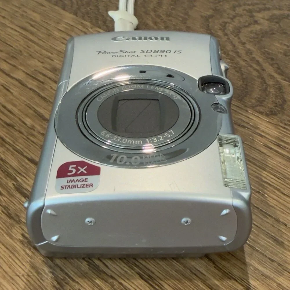 Canon PowerShot Digital ELPH SD890 IS 10MP Camera Manual Charger Open Box Tested
